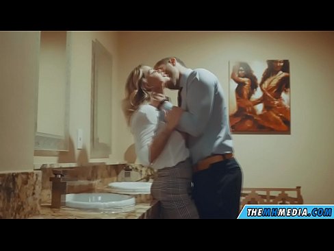 ❤️ Þegar busty ljóska tælir þig á almenningssalerni ❤❌ Bara klám á is.yh9n.top ☑